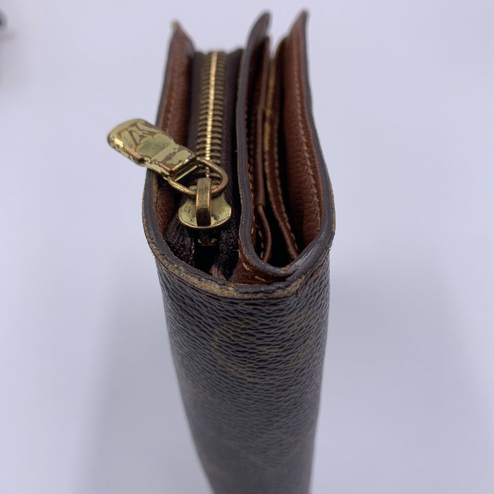 Authentic LOUIS VUITTON Monogram Compact Wallet - Picture 10 of 16
